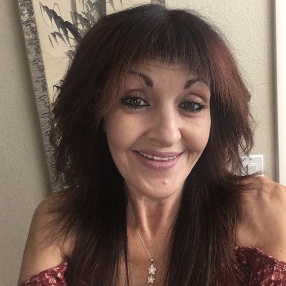 Meet your Posher, Cindy - Picture 3 of 4